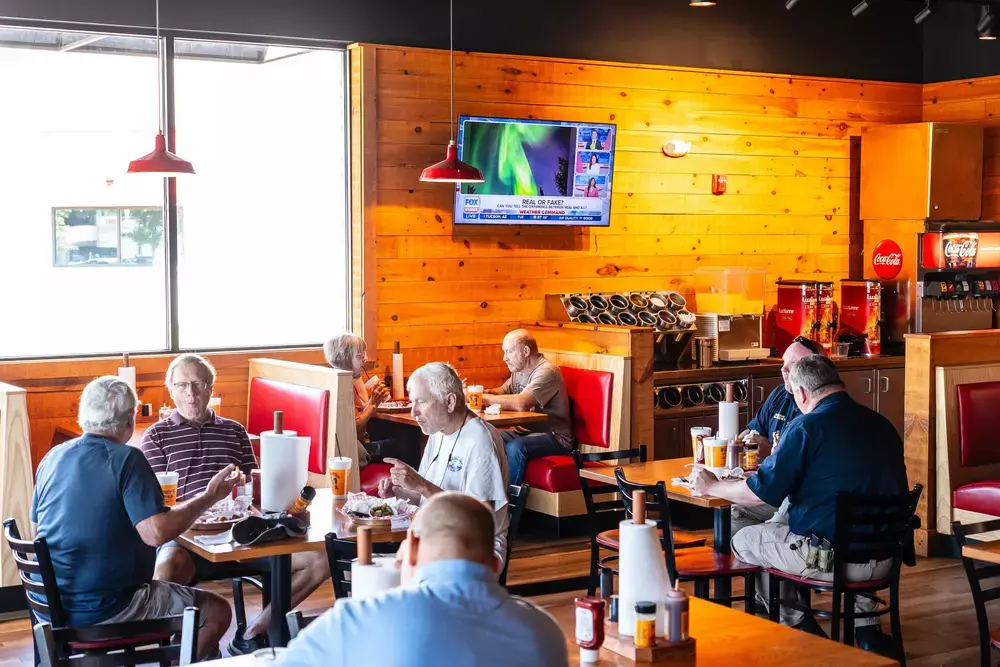 Buddy's Bar-b-q East Ridge restaurant dining room